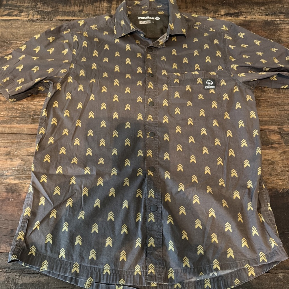 Wolverine Size Large Men's Short Sleeve Button-Up Shirt!